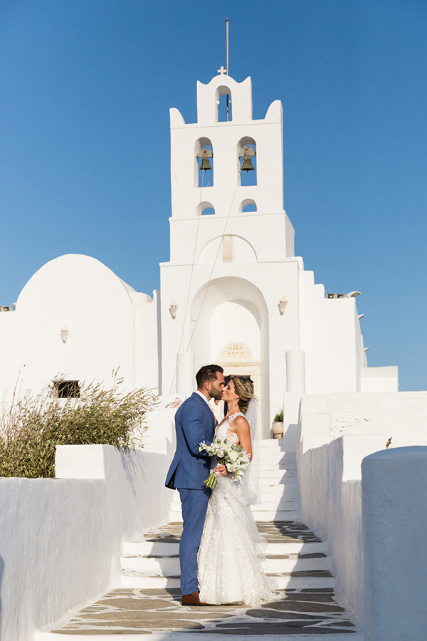 destination-summer-wedding-sifnos-island-gorgeous-white-flowers_38