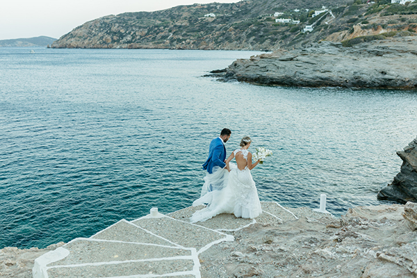 destination-summer-wedding-sifnos-island-gorgeous-white-flowers_48