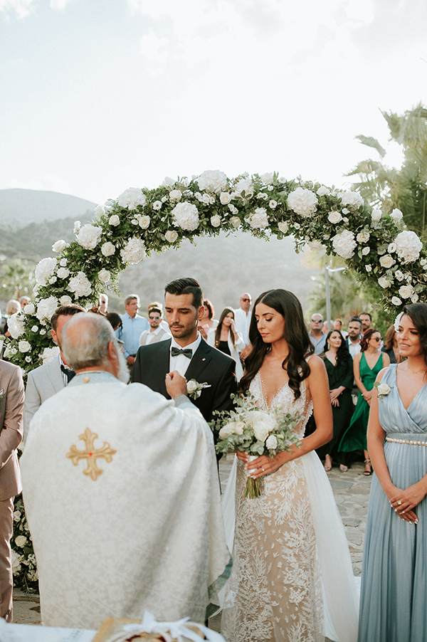 utterly-romantic-wedding-crete-with-whimsical-blooms_23