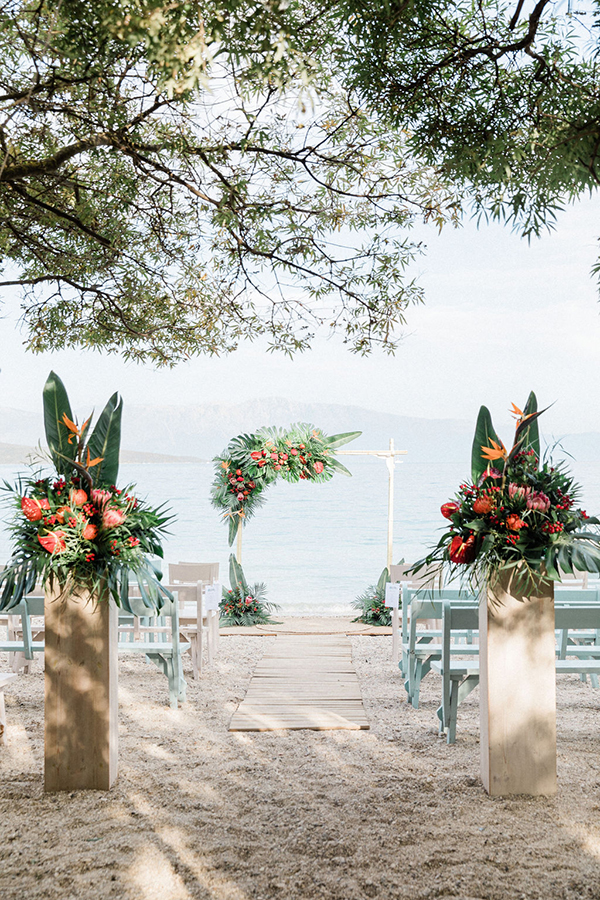 tropical-beach-wedding-lefkada-island-prettiest-details_03x