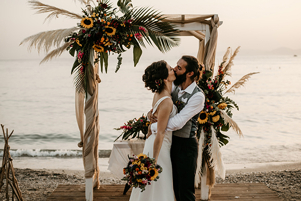 tropical-themed-wedding-athens-summer-vibes-sunflowers_01x