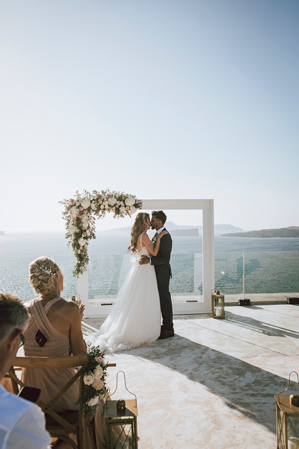 a-destination-summer-wedding-santorini-pastel-florals_09x