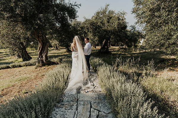 Rustic summer wedding at Courti Estate with lovely florals │Hannah and Ed