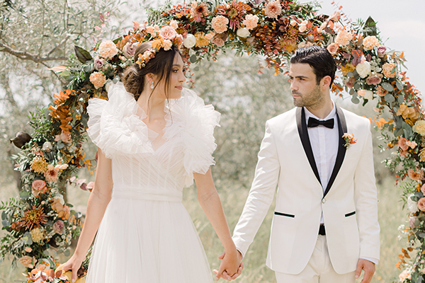 Idyllic floral styled shoot with the warmest autumn hues
