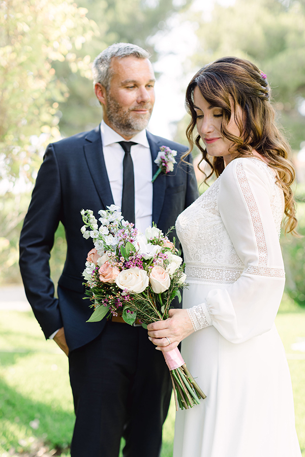lovely-spring-elopement-in-kefalonia-anemones-roses_01x