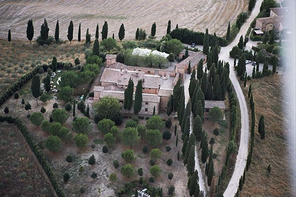 Celebrate your wedding day at the stunning Castello di Leonina in Siena Italy