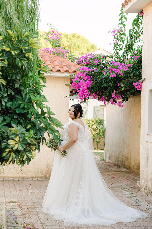 lovely-summer-wedding-kefalonia-florals-white-yellow-shades_04