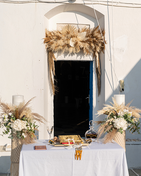 boho-summer-wedding-serifos-island-pampas-grass-white-hydrangeas_09