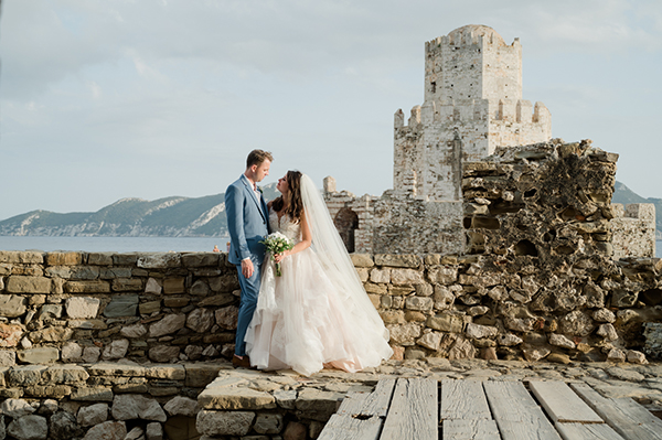 lovely-summer-wedding-castle-greece_01