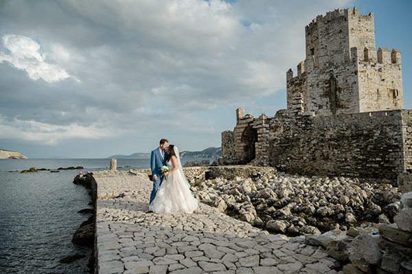 lovely-summer-wedding-castle-greece_05