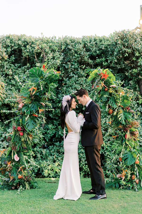 chic-tropical-wedding-in-athens-colorful-blooms_03