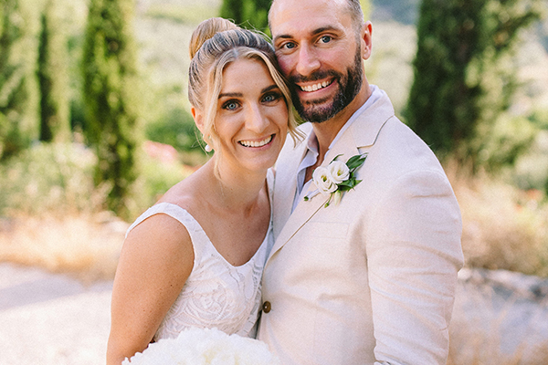 Chic destination wedding in Crete with the prettiest white flowers │ Emma & Kellen