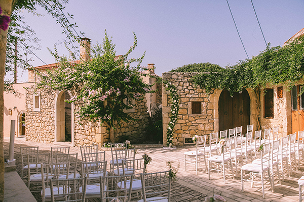 chic-destination-wedding-crete-prettiest-white-flowers_17