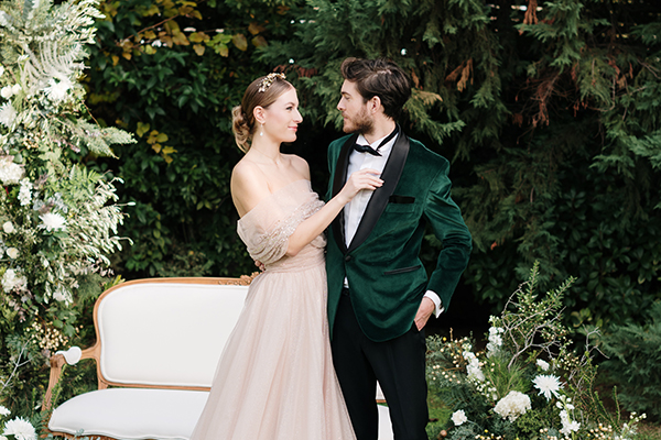 Chic styled shoot with white blooms and stunning emerald tones
