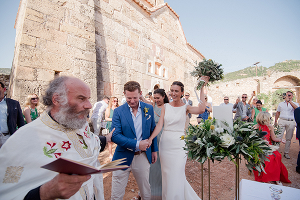 Citrus inspired wedding in Kardamyli with pretty florals and olive leaves │ Ana & Dan