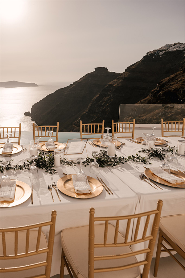 dreamy-summer-wedding-santorini-white-florals-gold-touches_16
