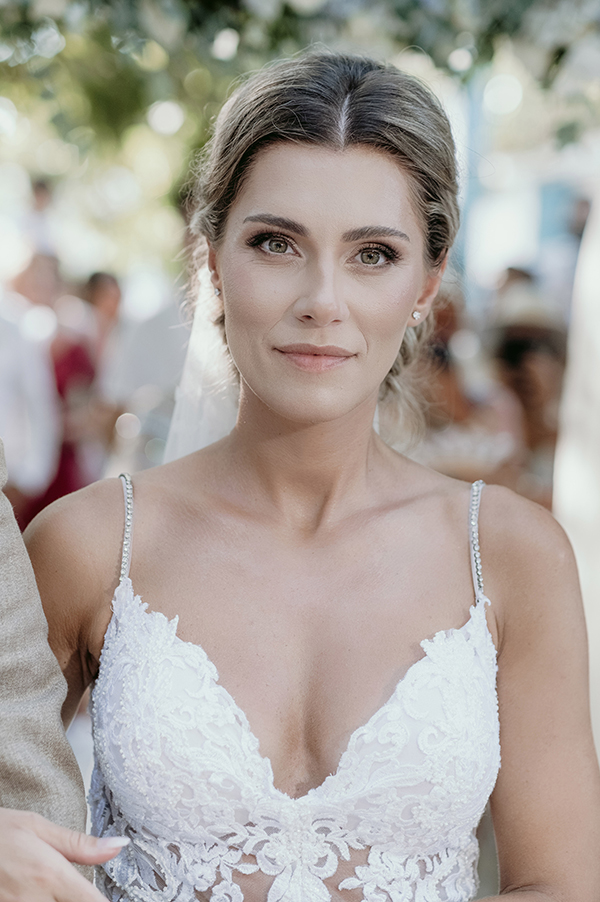 romantic-chic-wedding-halkidiki-white-lycianthus-turquoise-hydrangeas_02x