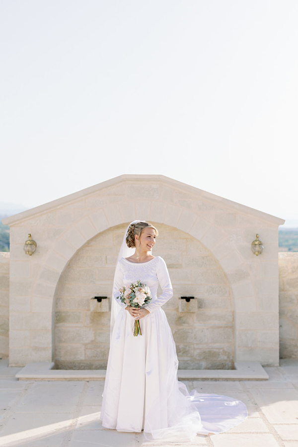 romantic-summer-wedding-chania-lovely-florals-pastel-shades_02x