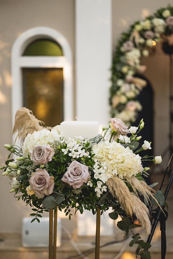 classically-romantic-wedding-athens-with-beautiful-florals_20