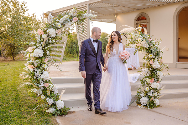 Gorgeous fall wedding at Galazia Akti with pretty white hydrangeas │ Irene & Akis