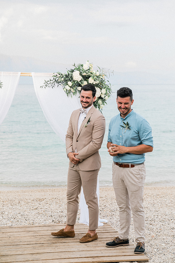 lovely-beach-wedding-breath-of-zorbas-lefkada-fresh-white-florals_21