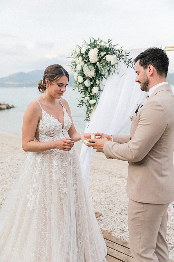 lovely-beach-wedding-breath-of-zorbas-lefkada-fresh-white-florals_26