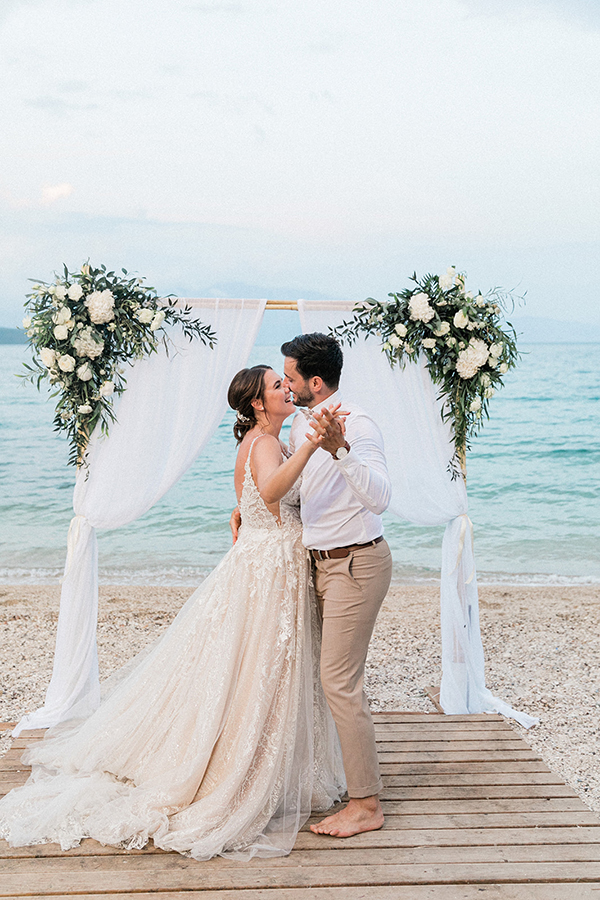 lovely-beach-wedding-breath-of-zorbas-lefkada-fresh-white-florals_43