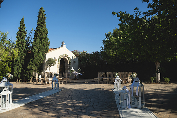 lovely-summer-wedding-wine-museum-athens-romantic-florals-soft-tones_09