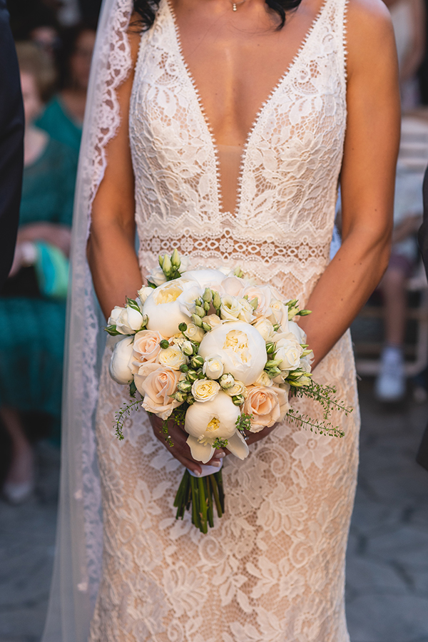 lovely-summer-wedding-wine-museum-athens-romantic-florals-soft-tones_16