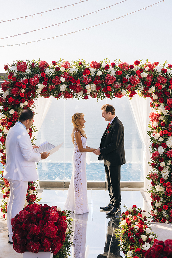 luxurious-red-white-wedding-santorini-stunning-florals_03