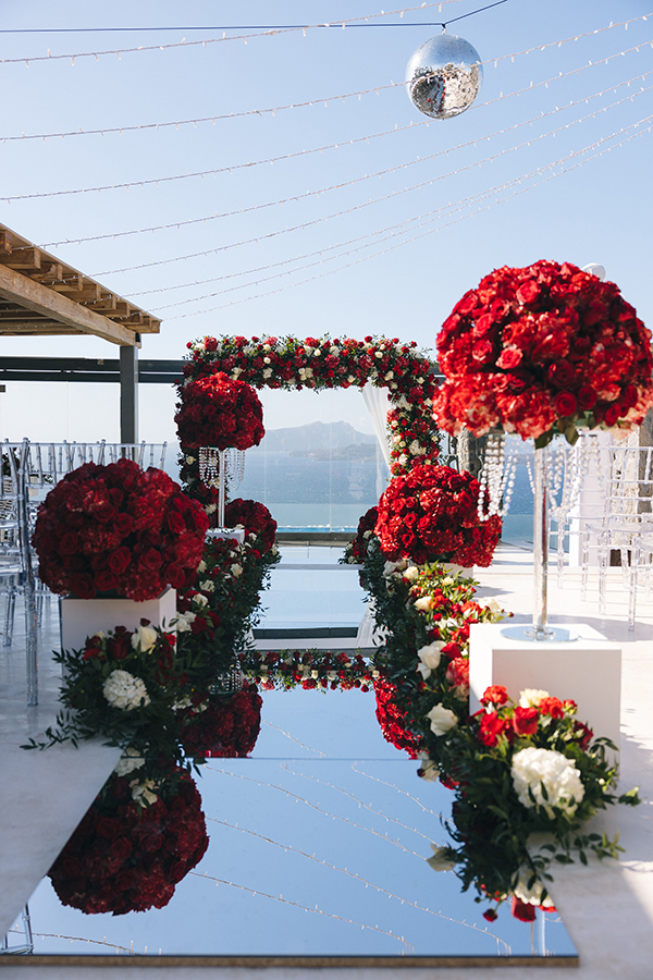 luxurious-red-white-wedding-santorini-stunning-florals_05
