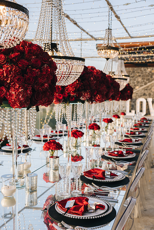 luxurious-red-white-wedding-santorini-stunning-florals_12
