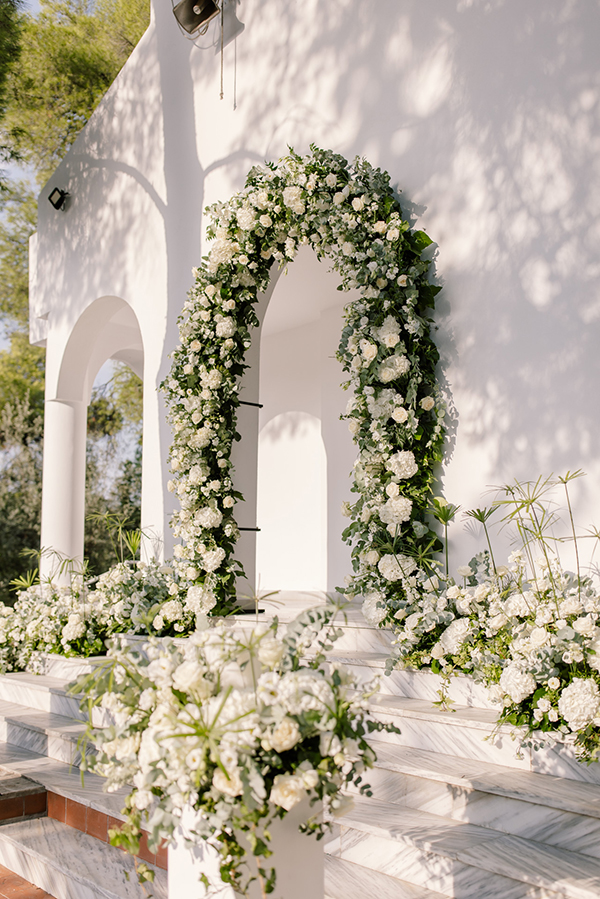 luxurious-summer-wedding-thessaloniki-impressive-floral-arrangments-white-shades_01z