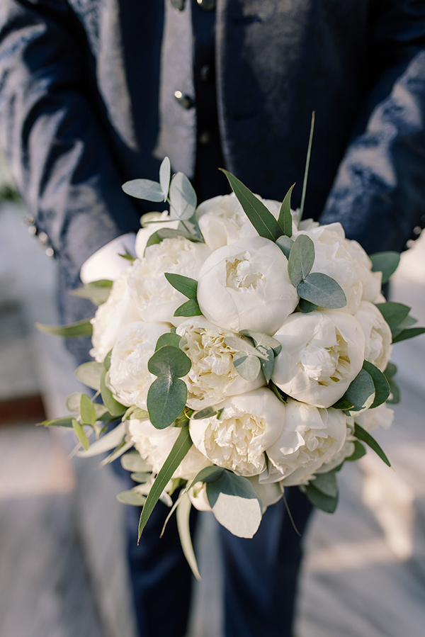 luxurious-summer-wedding-thessaloniki-impressive-floral-arrangments-white-shades_23x