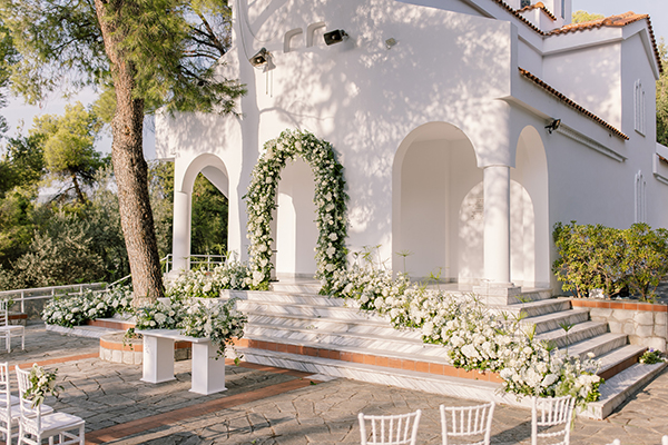 luxurious-summer-wedding-thessaloniki-impressive-floral-arrangments-white-shades_24