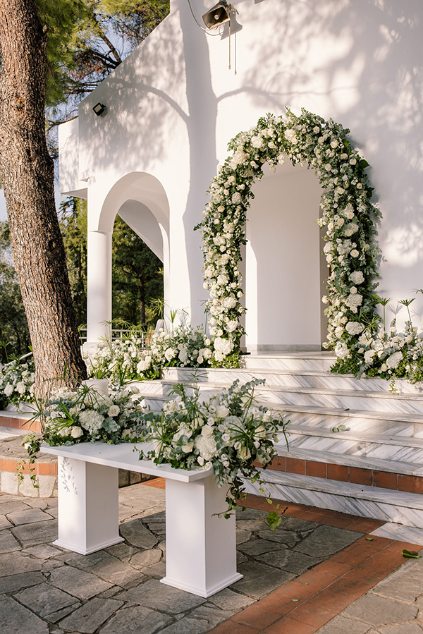 luxurious-summer-wedding-thessaloniki-impressive-floral-arrangments-white-shades_24x