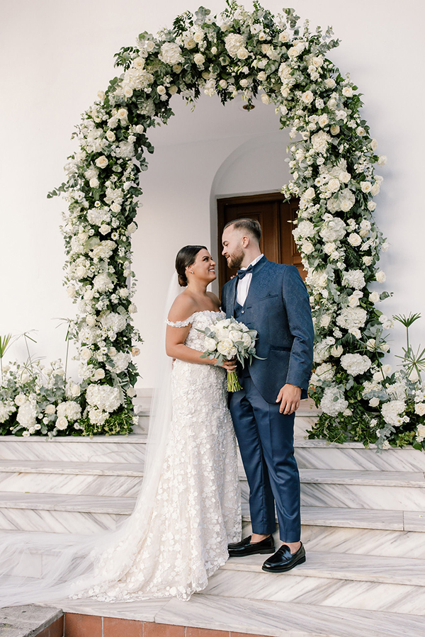 luxurious-summer-wedding-thessaloniki-impressive-floral-arrangments-white-shades_60