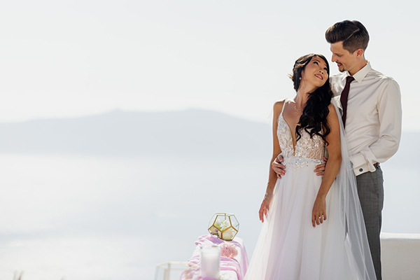 rustic-chic-wedding-santorini-romantic-snapshots-mesmerizing-backdrops_04x