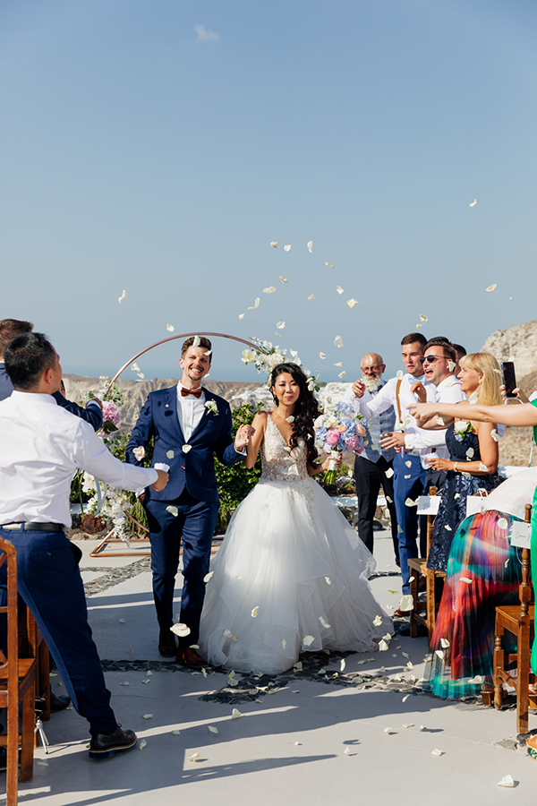 rustic-chic-wedding-santorini-romantic-snapshots-mesmerizing-backdrops_53