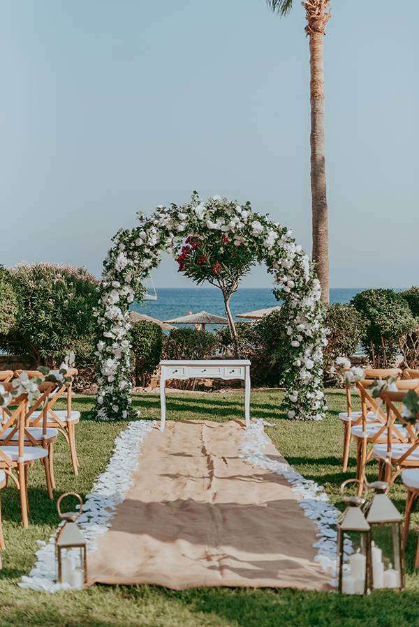 seaside-summer-wedding-columbia-beach-resort-cyprus-romantic-florals_13