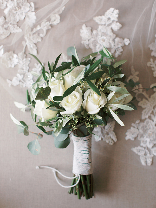 greek-inspired-wedding-decoration-ideas-olive-branches-white-flowers_02