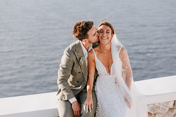 Summer wedding in Folegandros with baby breaths and romantic details | Kristina & Ben