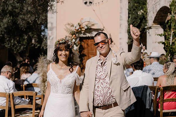 Boho fall wedding in Crete with lovely pampas grass and rustic details │ Sian & Nik