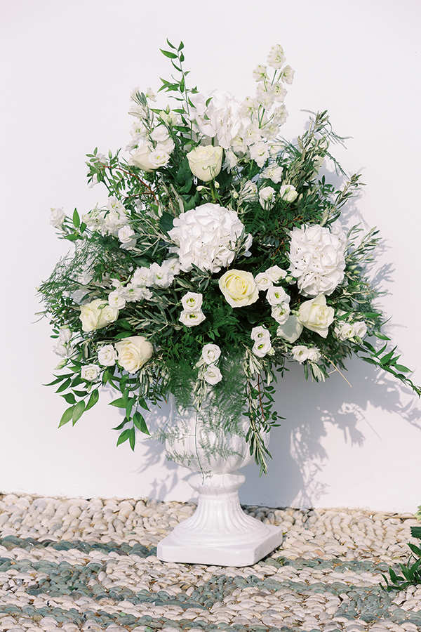 fairytale-summer-wedding-spetses-island-gorgeous-white-florals_17x