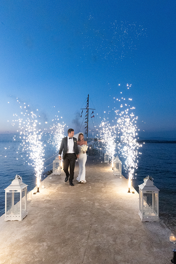 fairytale-summer-wedding-spetses-island-gorgeous-white-florals_44