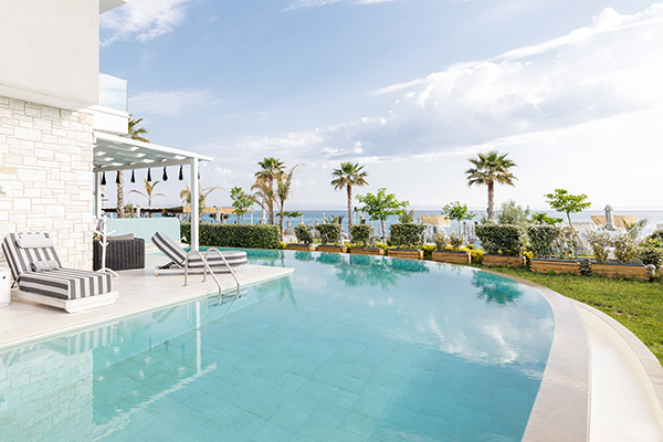 amazing-venue-honeymoon-greece-blue-carpet-luxury-suites_03