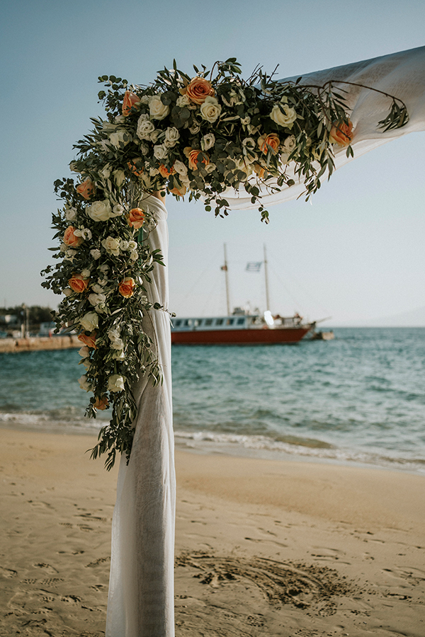 destination-beach-wedding-naxos-white-peach-roses_12z