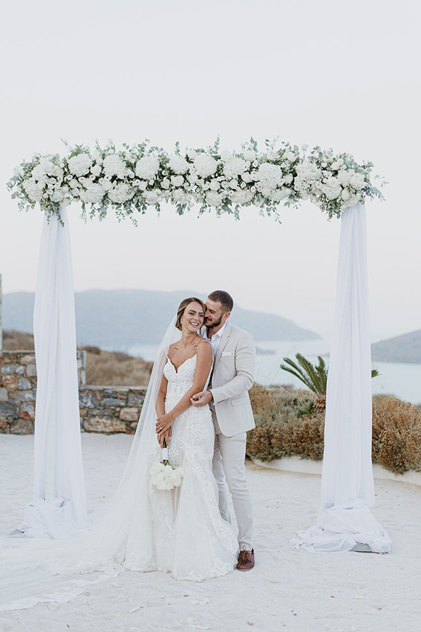 stunning-destination-wedding-crete-prettiest-white-flowers_01