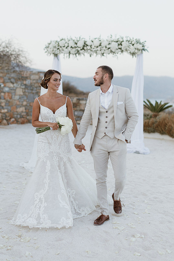 stunning-destination-wedding-crete-prettiest-white-flowers_27