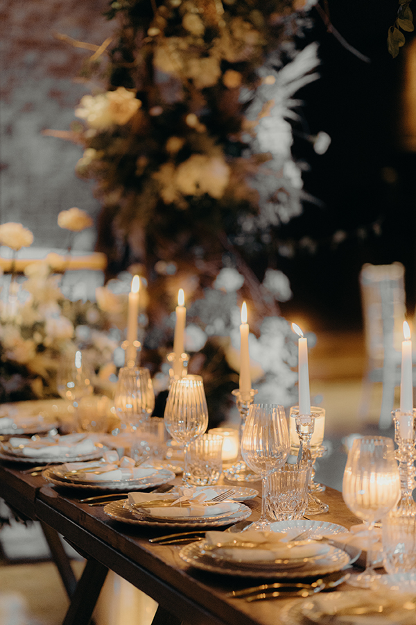 romantic-winter-wedding-thessaloniki-beautiful-flowers-candles_21